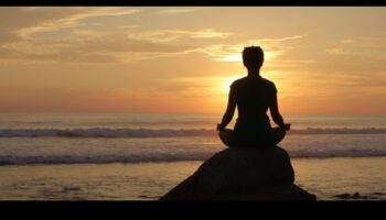 הרמוניה פנימית: היתרונות הבריאותיים המדהימים של מדיטציה רגילה